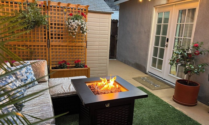 Park West Apartment | Modern Studio with AC, W/D, & Private Patio