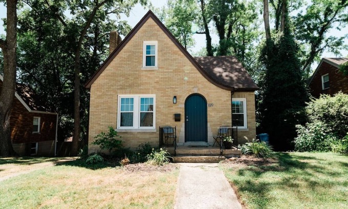 Jefferson City House | Modern Style & Charm on Hayselton