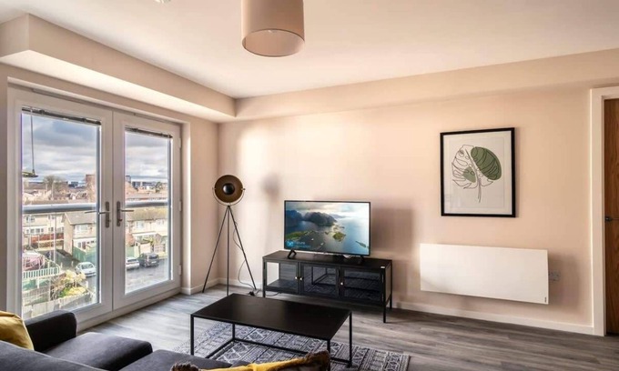 Old Trafford Apartment | Modern & Stylish 2 Bed Apartment in Manchester