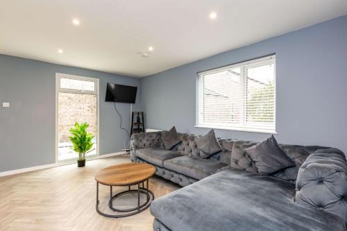 Peterborough House | Modern & Stylish 3 Bedroom Home in Peterborough