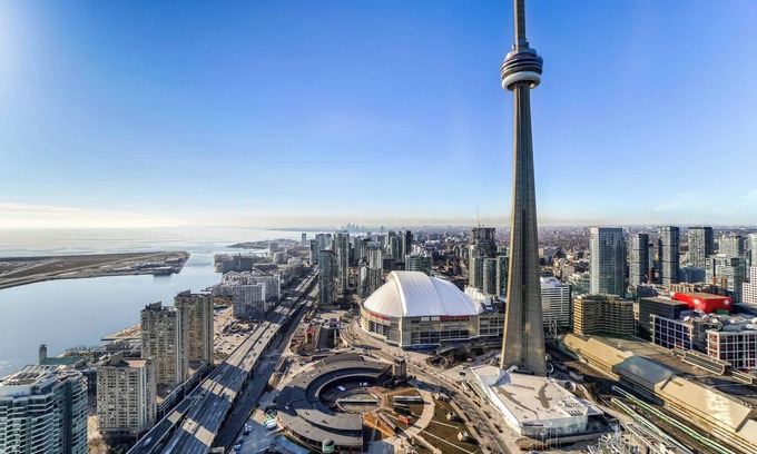 Toronto Entertainment District Condo | Modern Stylish Condo w/CN Tower view+Free Parking
