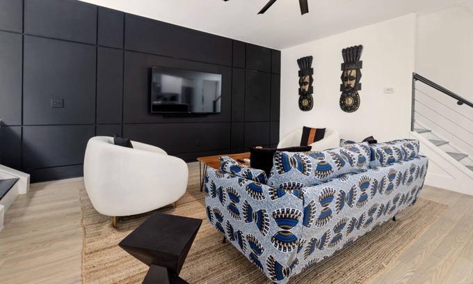 Rolesville House | Modern Suburban Ulo Away From Ulo - 6 Bedroom/5 Bathroom Property