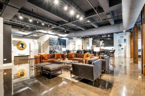 Downtown Nashville Apartment | Modern Suite 6BR by Maddox Hotel