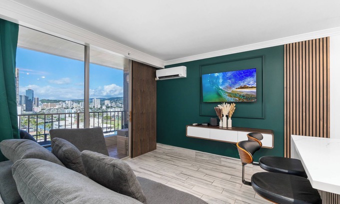Waikiki Condo | Modern Suite/Free Parking/View/AC/King Bed/Kitchen/Prime Location