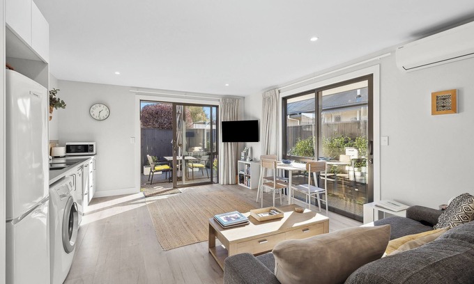 Motueka Apartment | Modern, Sunny, Central