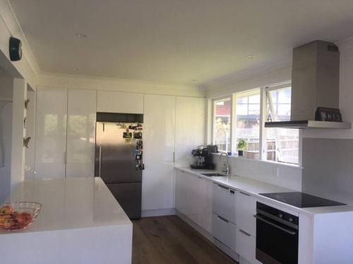 Khandallah Apartment | Modern, sunny, family home minutes from the city