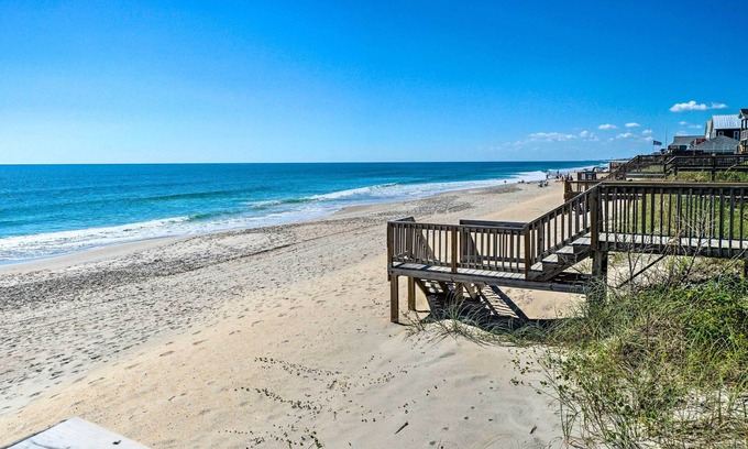 Surf City Cottage | Modern Surf City Beach House w/Hot Tub!