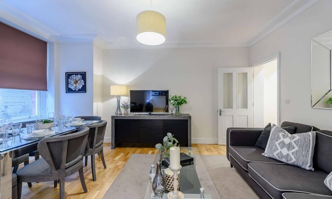 Ravenscourt Park Apartment | Modern Three Bedroom Apartment in Hammersmith