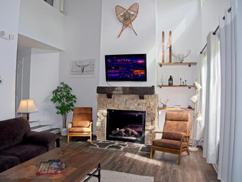 The Blue Mountains House | Modern Town at Wintergreen 2min walk to Village Sauna
