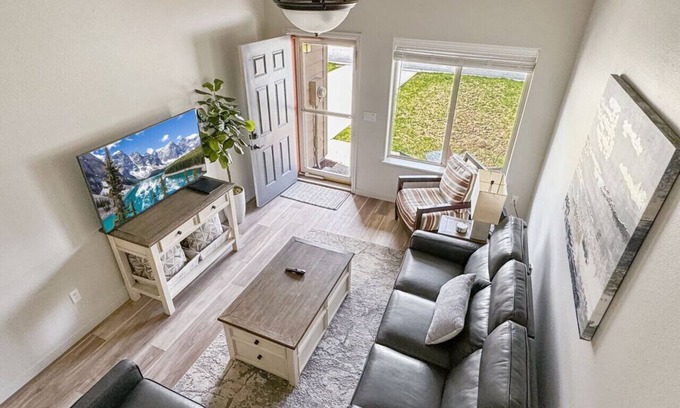 Donnelly House | Modern Townhome in the Heart of Donnelly – Near Tamarack & Lake Cascade
