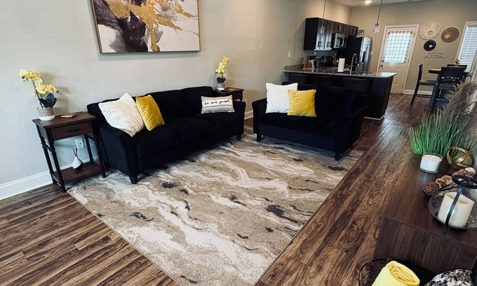 Clarksville Condo | Modern Townhome, King Bed, Near Shops & I-24. 25 Mins to Ft. Campbell