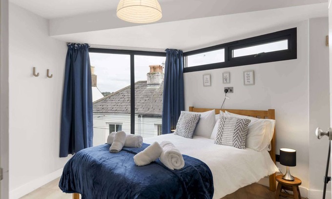 Mylor Churchtown House | Modern Townhouse in Central Falmouth, Nr Seafront!