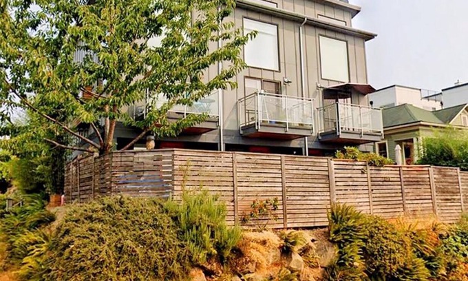 North Beacon Hill House | Modern townhouse- with a view! Close to downtown
