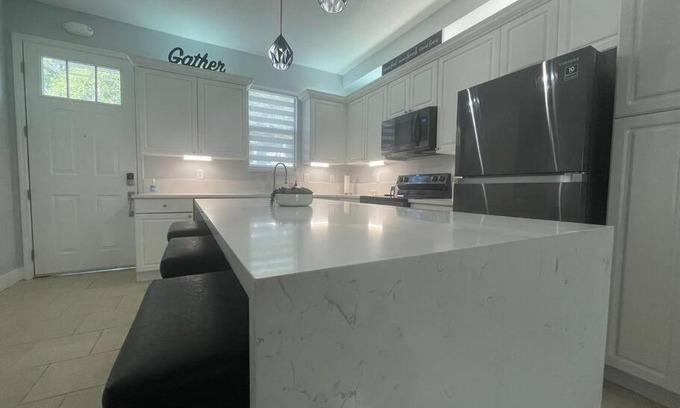 Kissimmee House | Modern Townhouse with Pool Close to Disney & Silver Spurs Arena