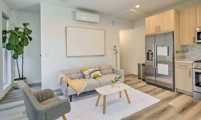 South Delridge House | Modern Townhouse with Rooftop