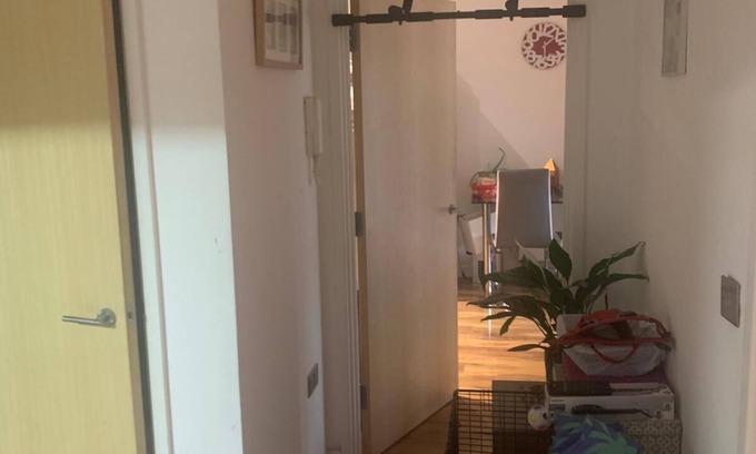 Feltham West Apartment | Modern Two Bed flat near to Heathrow and direct train link to Waterloo Station.