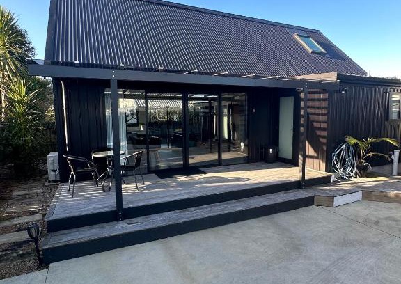 Whangamata Apartment | Modern Two bedroom Oasis