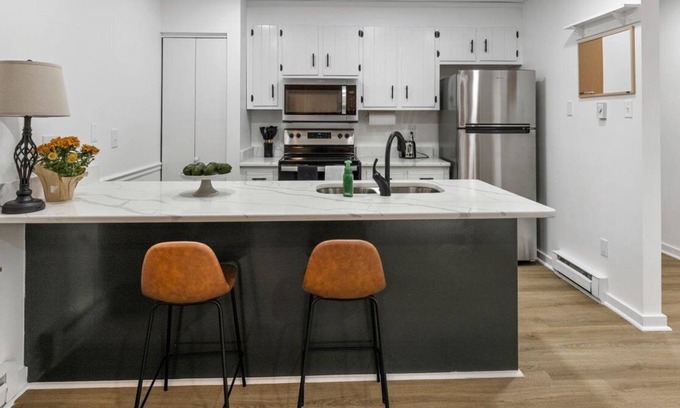 North Chesterfield House | Modern Updated Oasis in Chesterfield On Golf Course