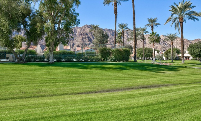 La Quinta Condo | Modern & Upgraded 2 Bdrm La Quinta Retreat Permit #105014