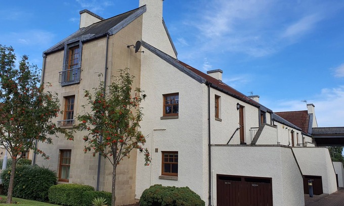 Crail Apartment | Modern upper Apartment, 1 Denburn Place