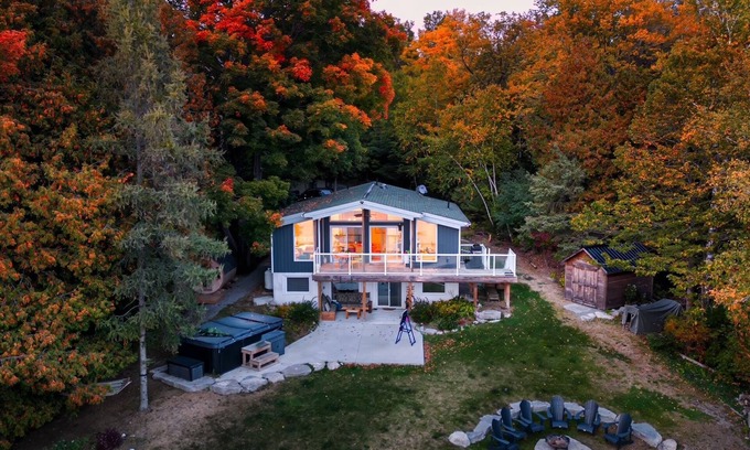 Baddow Cottage | Modern upscale cottage overlooking Balsam Lake.