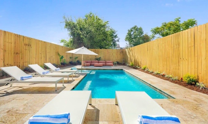 Faubourg Lafayette House | Modern Urban Oasis with 5BR, Pool, Patio & Parking