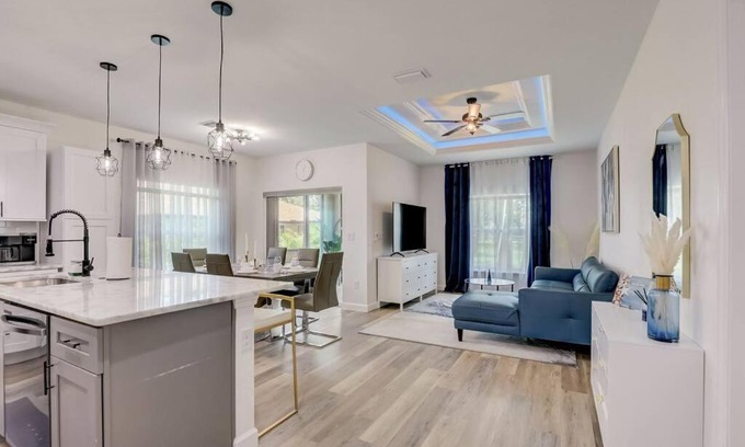 Rotonda Heights Apartment | Modern Vacation House
