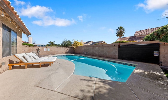 Paradise House | Modern Vegas Home- Prime Location, Full Amenities