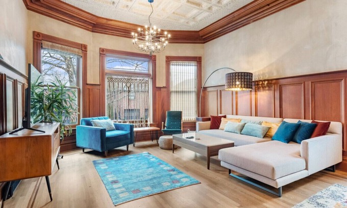 Belmont House | Modern Victorian 3BD/2BA Retreat with Sauna & Piano