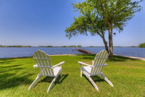 Gilbert House | Modern Villa - Lake Views