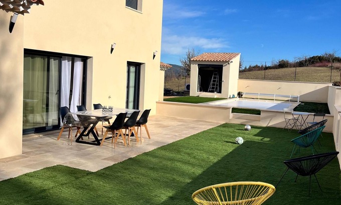 Apt Villa | Modern villa with 4 bedrooms, heated pool and panoramic views