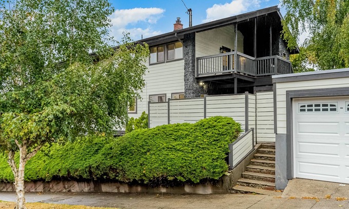 Phinney Ridge House | Modern, walkable, dog-friendly home with gorgeous views & EV charger