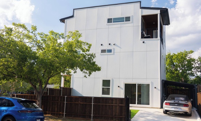 West Dallas House | Modern3BR,3.5BA 5 Beds Near Downtown Dallas