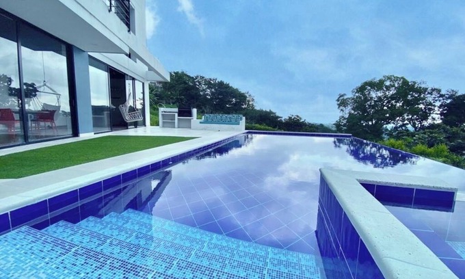 Ibague Villa | Moderna y Lujosa Casa Campestre en Ibagué con Salón de Juegos