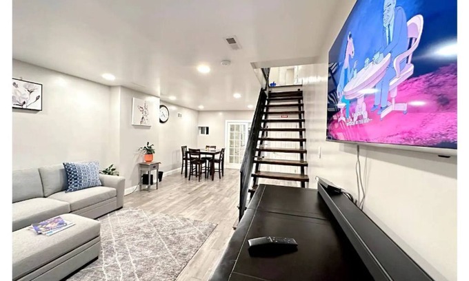 South Philadelphia House | ModernCheerful 3 spacious bedroom2 luxury bathroom