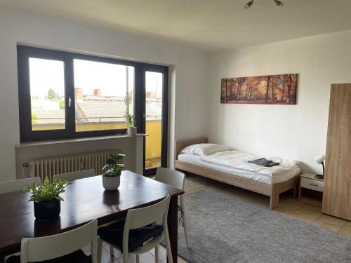 Kaiserlei Apartment | Moderne 3-Zimmer Wohnung mit Balkon nahe Frankfurt