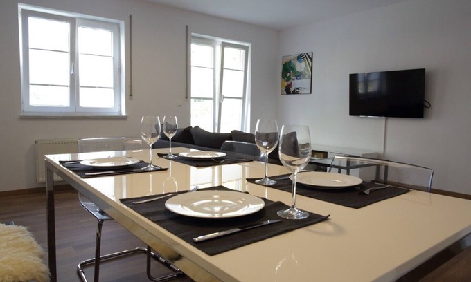 Regensburg Apartment | Moderne 60qm Ferienwohnung mit Terrasse und Balkon, zentrumsnah