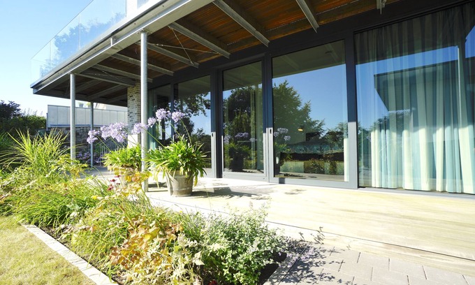Eckernfoerde Apartment | Moderne Ferienwohnung in Ruhiger, Grüner Lage von Eckernförde