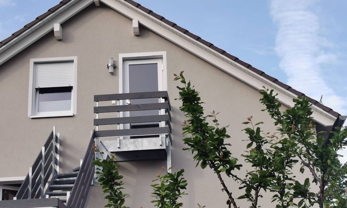 Kleinzschachwitz Apartment | Moderne Ferienwohnung in Ruhiger Elbnaher Lage mit Guter Verkehrsanbindung