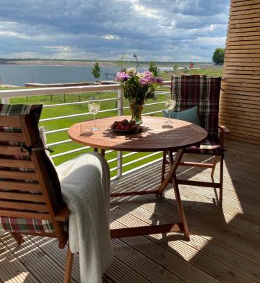 Schmogro Apartment | Modernes Apartment am Hafen mit Seeblick