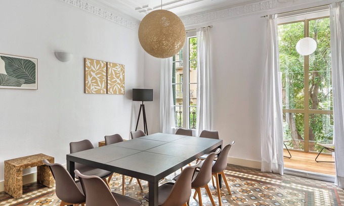 Dreta de l'Eixample Apartment | Modernist 5-bedroom apartment with AC in central Barcelona!