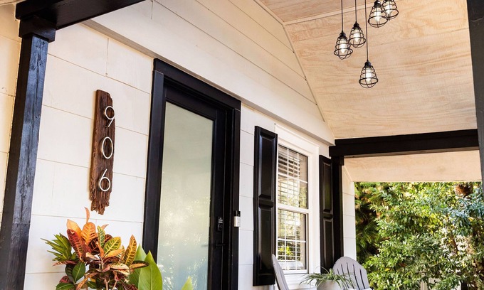 East Pensacola Heights Cottage | Modernized 2BR Historic Home w/King bed
