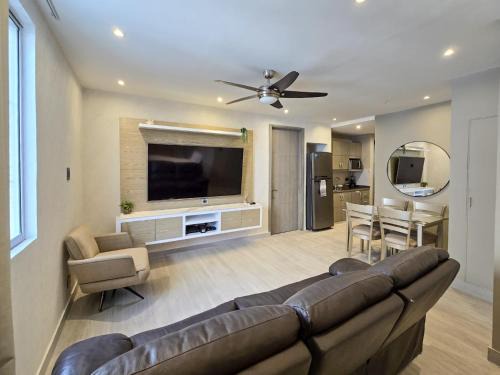 El Laguito Apartment | Moderno apartamento vista al mar y al lago piso 10