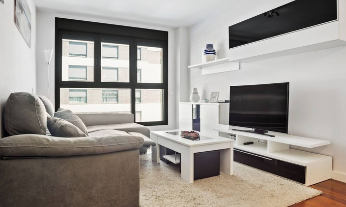 Numancia Apartment | Moderno apartamento cerca del retiro con parking