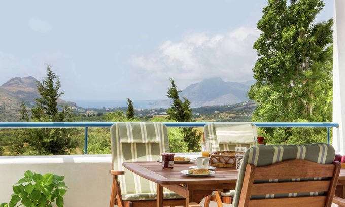 Lefkogeia Villa | Modish Villa in Lefkogia Crete with Swimming Pool