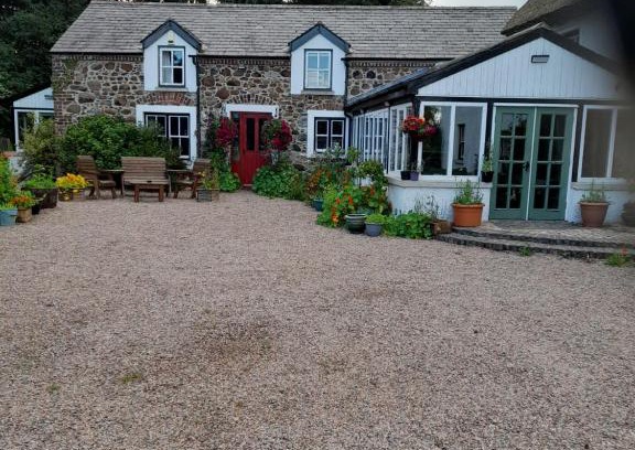Craigavon Apartment | Moira Cottages at Berwickhall Sleeps 8