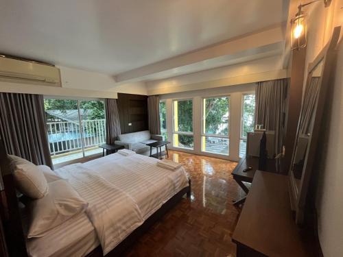 North Pattaya Cabin | Molecular cloud