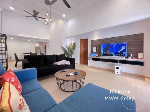 Taman Molek House | Molek house 12pax KTV BBQ