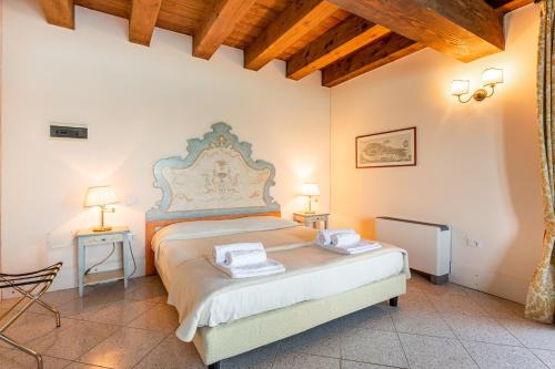 Molina Apartment | Molino Stucky Residence Burchio Suite