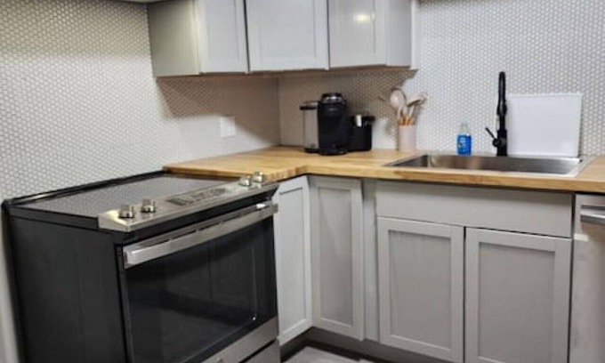Metro Center Apartment | MOMA: Historic stay walking distance to MGM casino